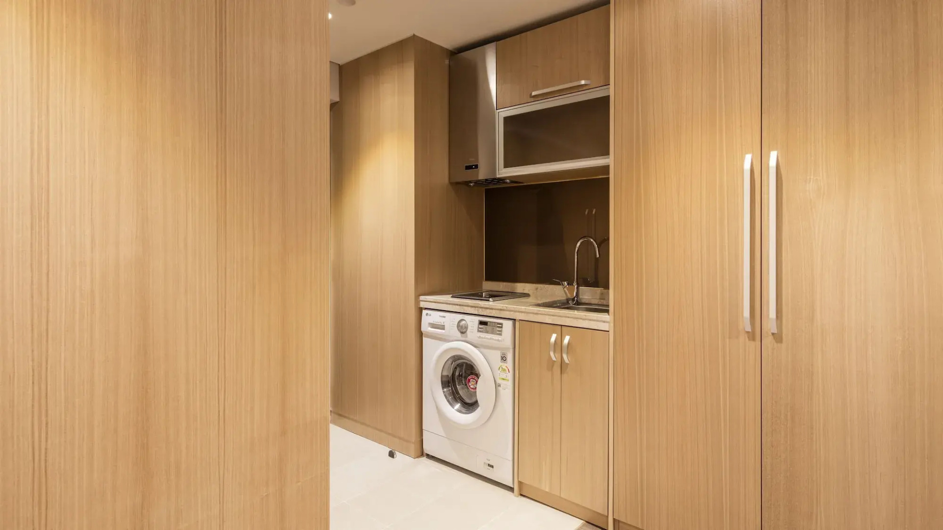 The First Stay Hotel