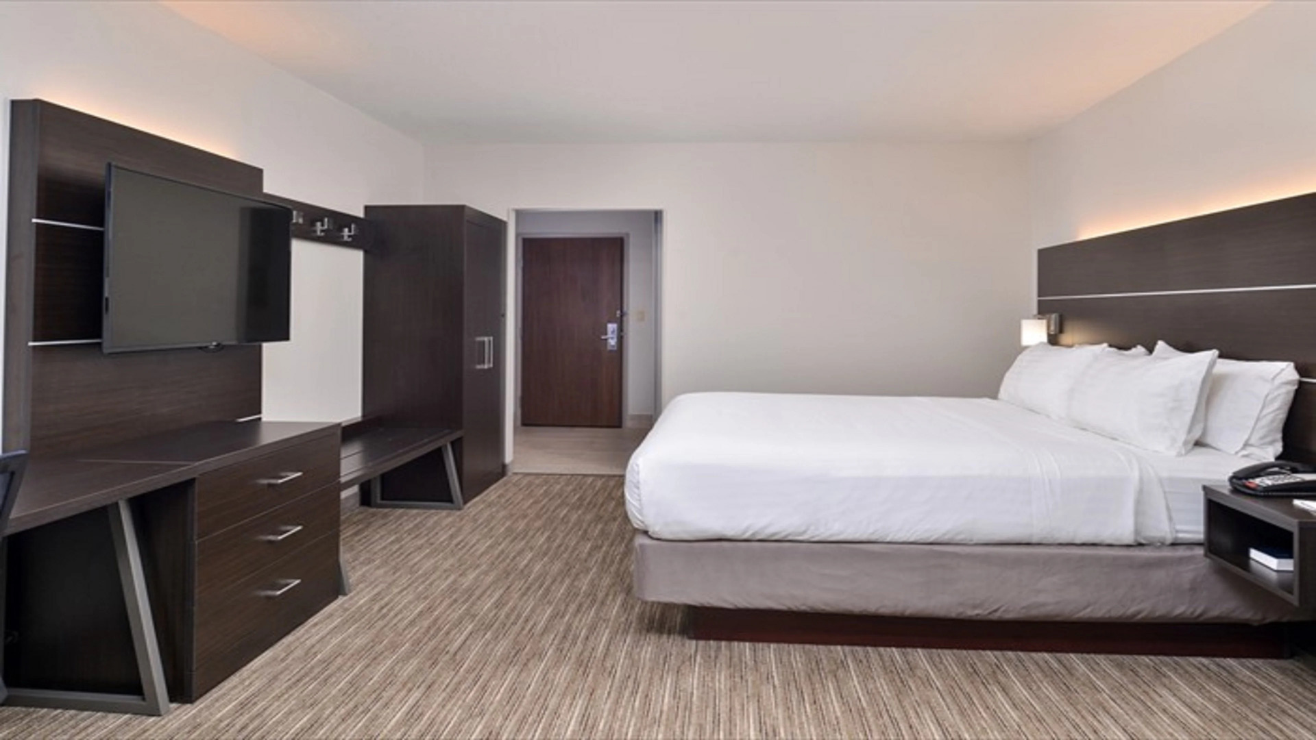 Holiday Inn Express & Suites Parkersburg East by IHG
