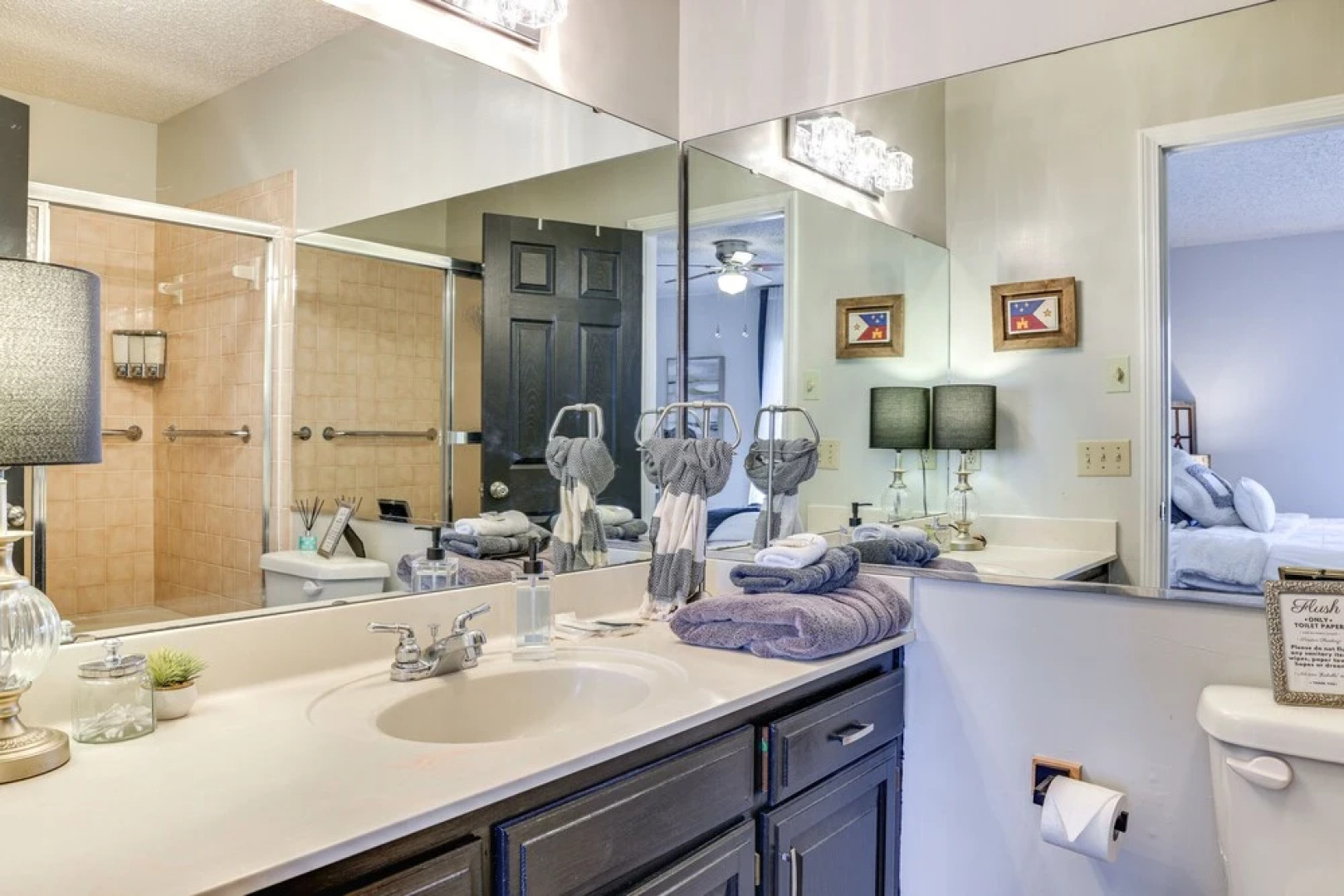 Holiday Island Escape w/ Panoramic Lake Views