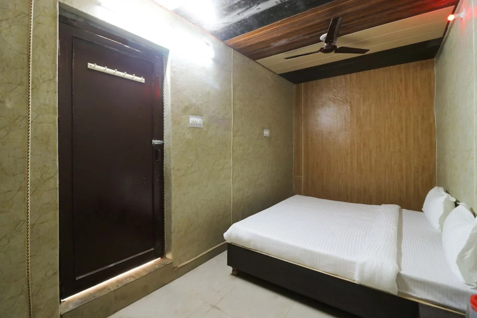 SPOT ON 49126 Silent Valley Appartments