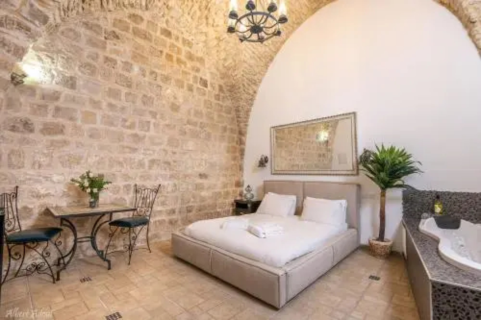 The Antiquity Heart Mansion