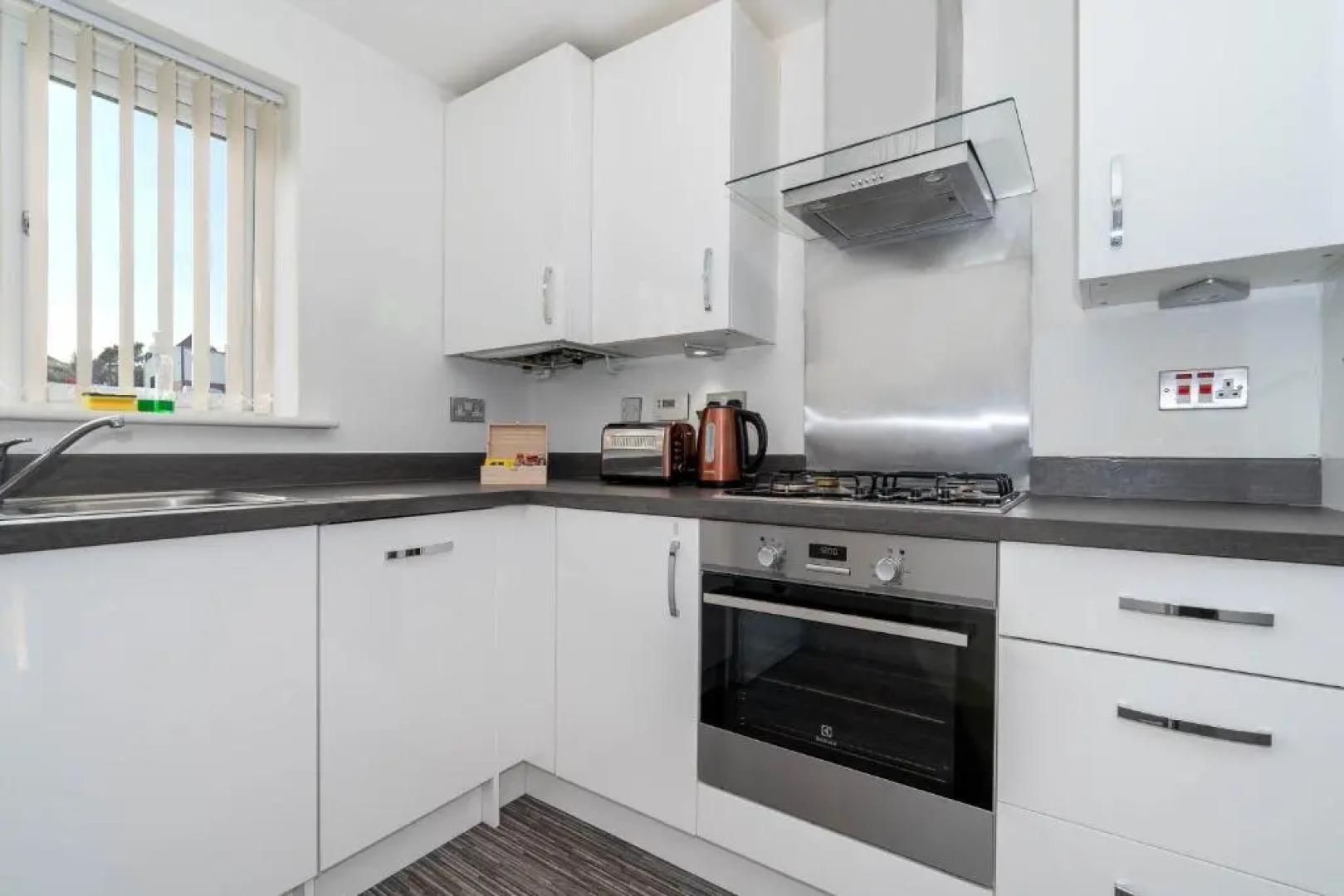 Haus 3 Bedroom House l 6 Guests l Off-street Parking l Garden l TOP RATED l Detatched