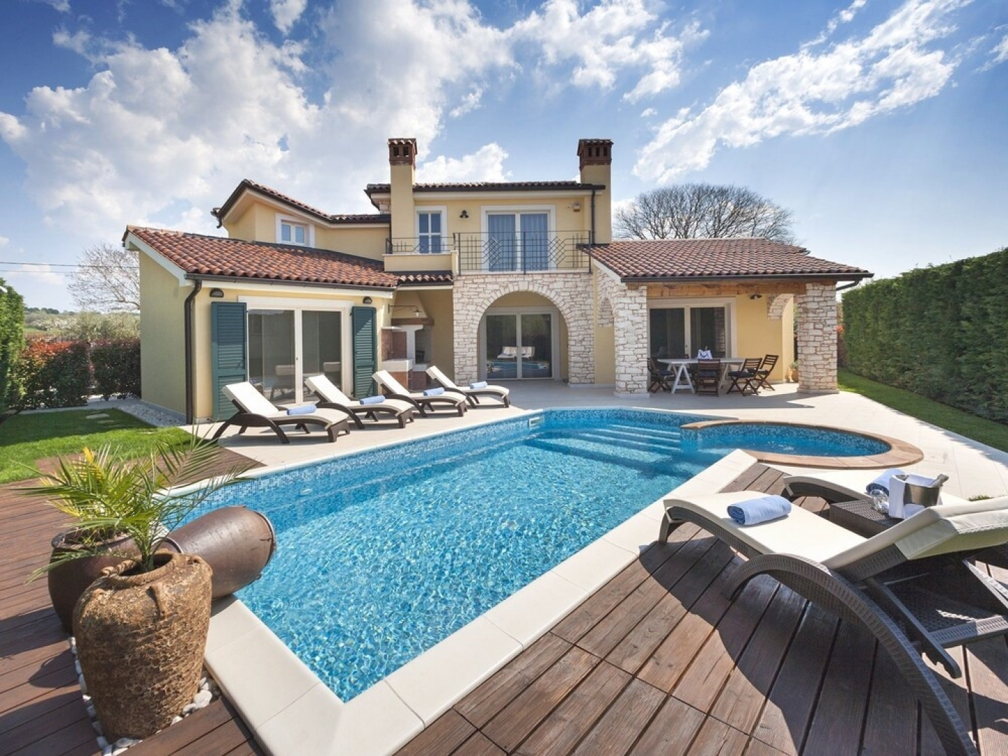 Luxury Villa for up to 6 Persons With Pool, Bbq, Wine Cellar and Billiard