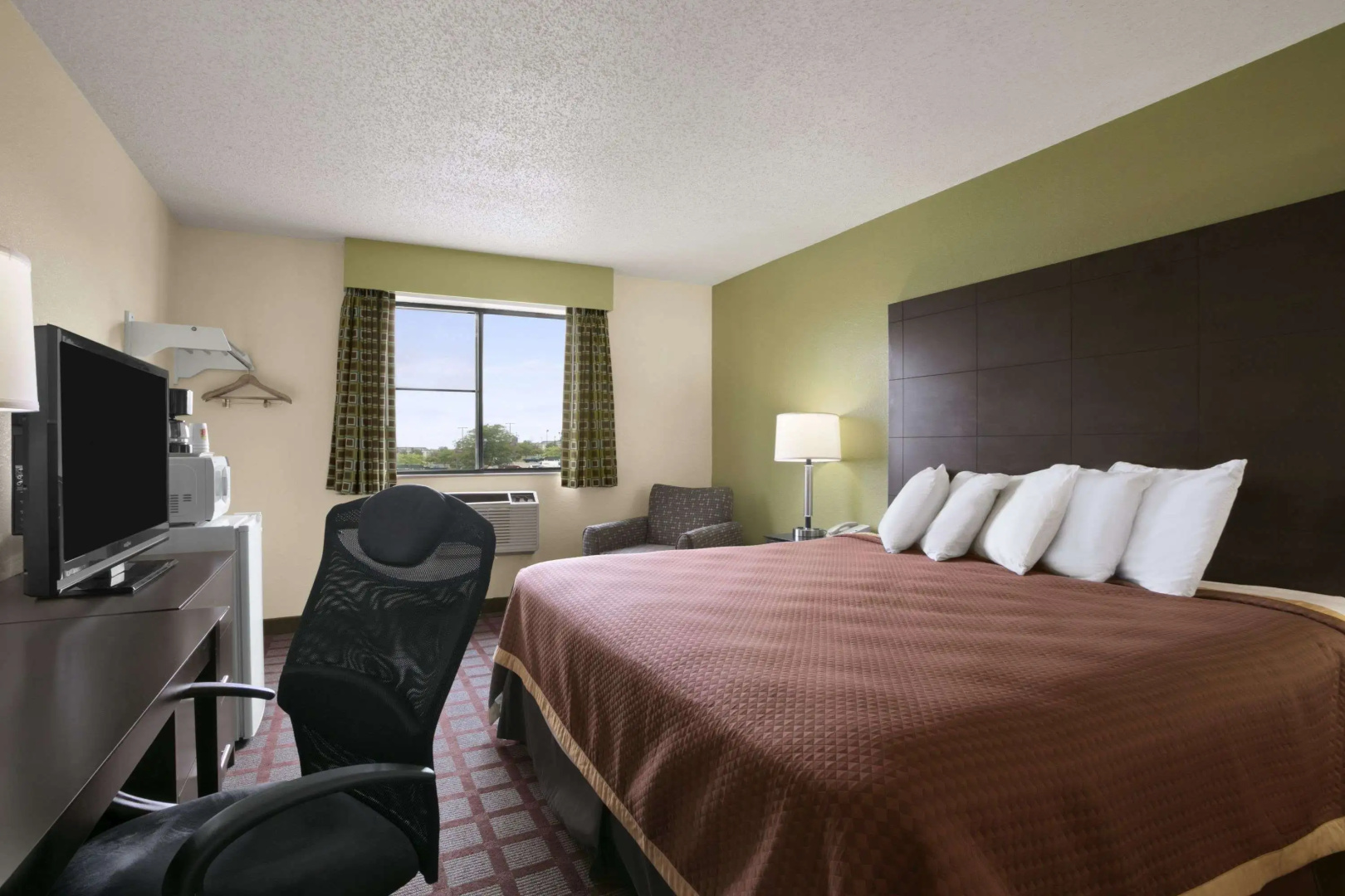 Super 8 by Wyndham Saginaw