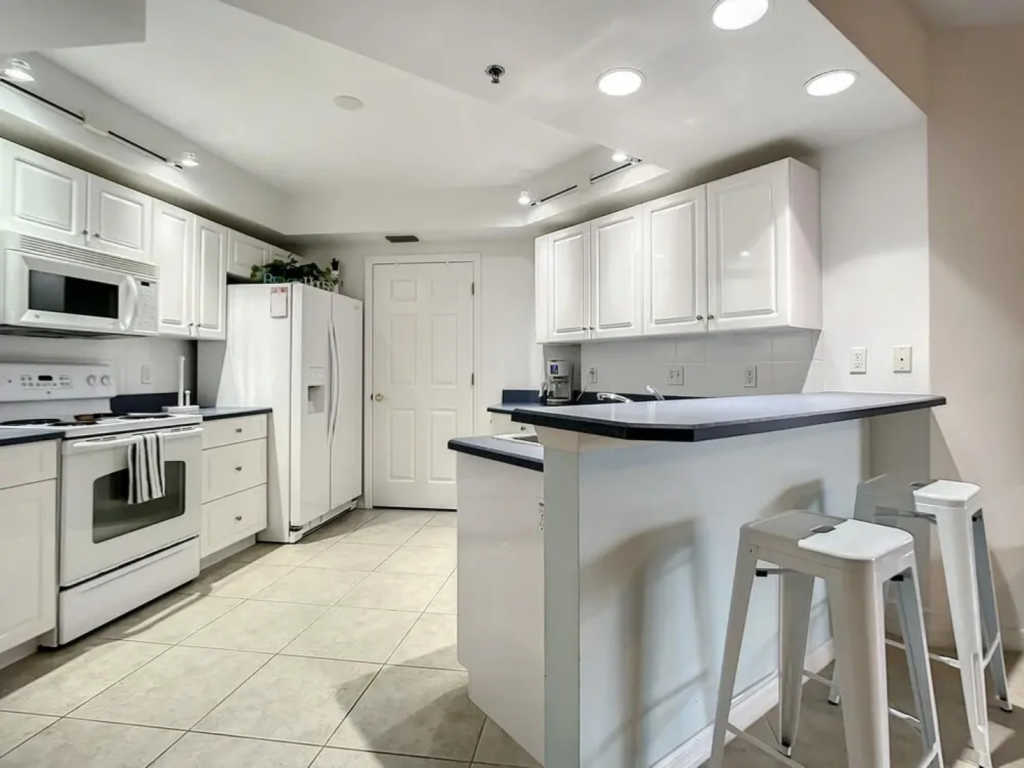 Come Drift Away in This Gorgeous Coastal Themed 3bed 2 Bath Condo Ow9-302