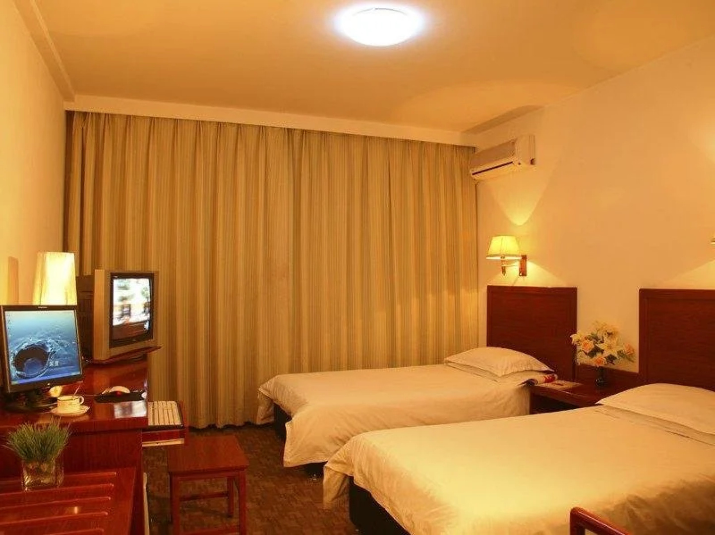 Huili Business Hotel