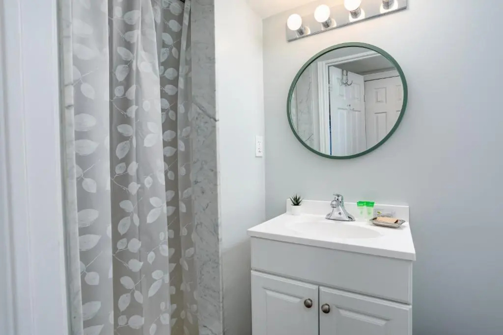 Wintergreen Retreat with Private Sauna & Patio 82291