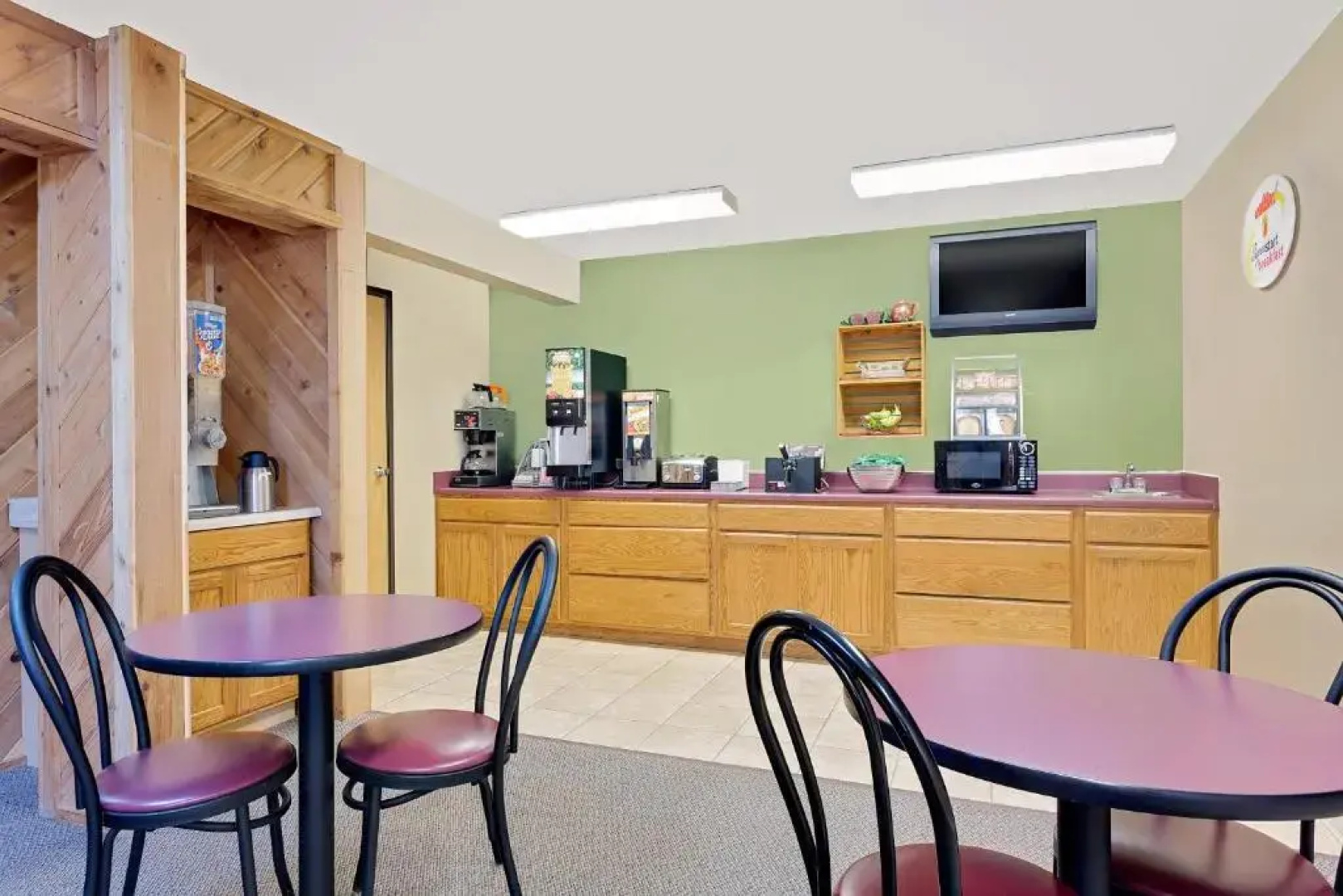 Super 8 Dyersville