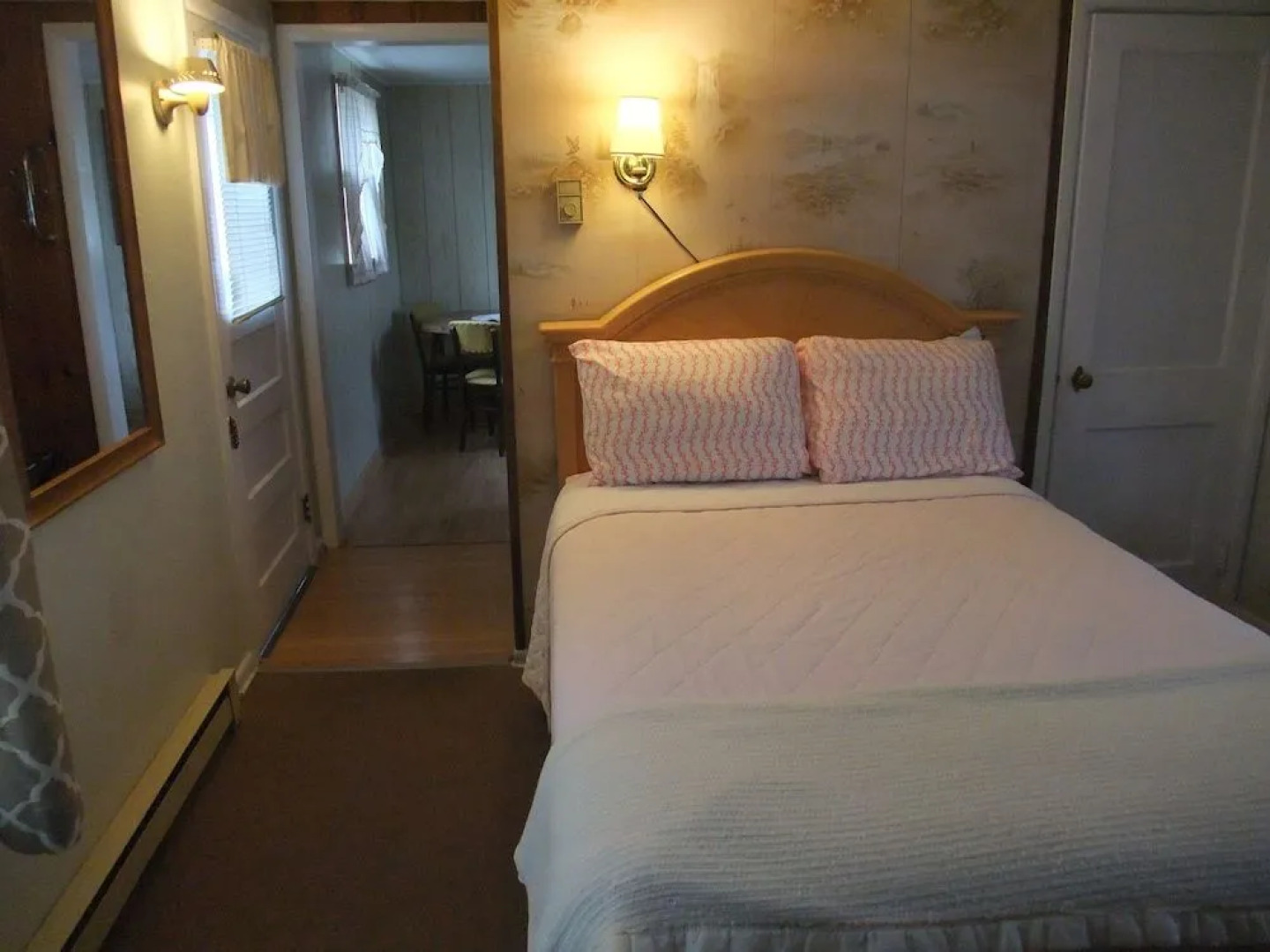 Hills Motor Court & Marina