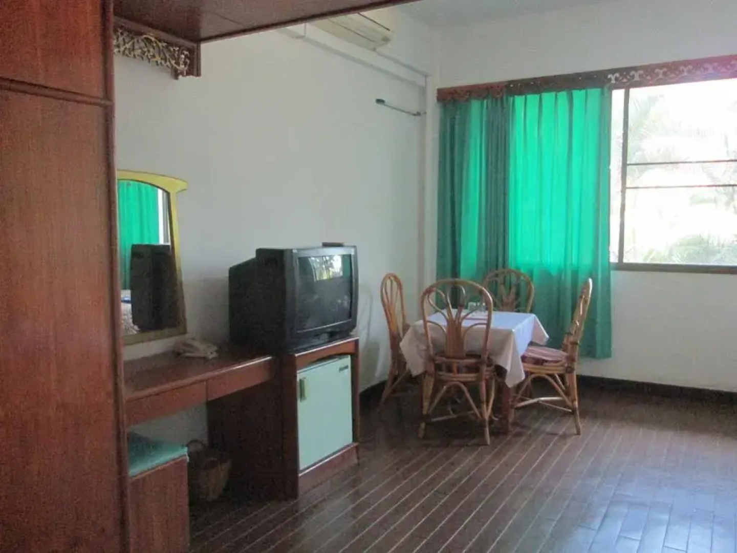 Royal Jommanee Hotel