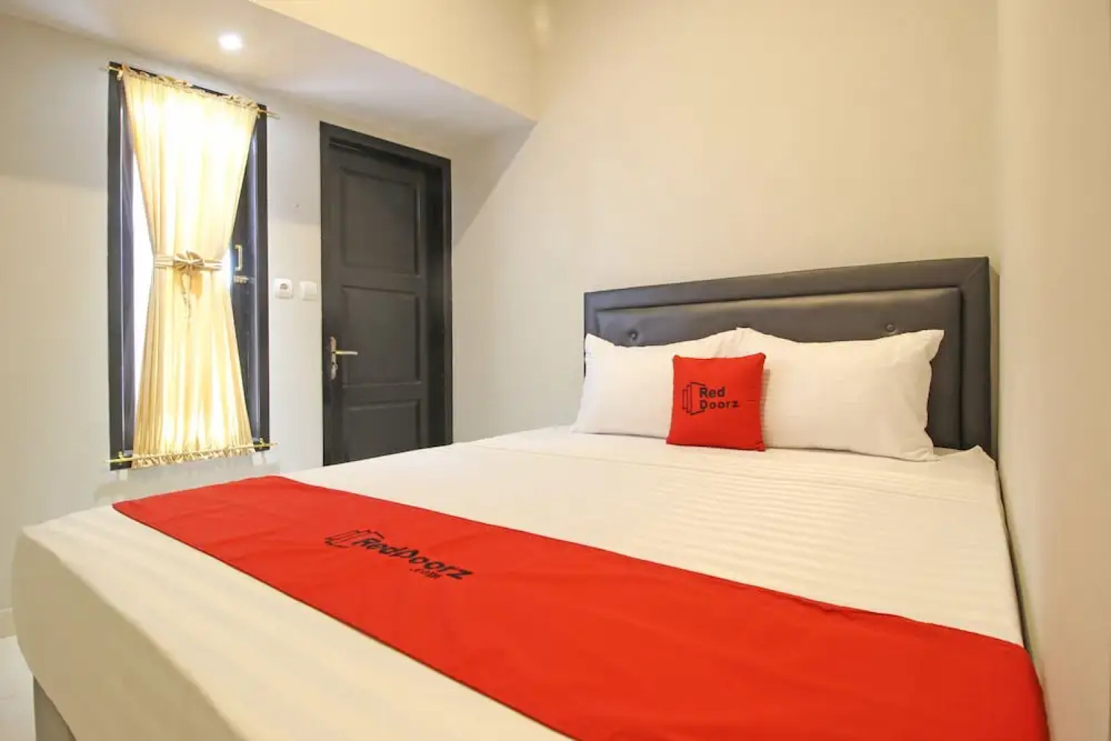 RedDoorz near De Tjolomadoe