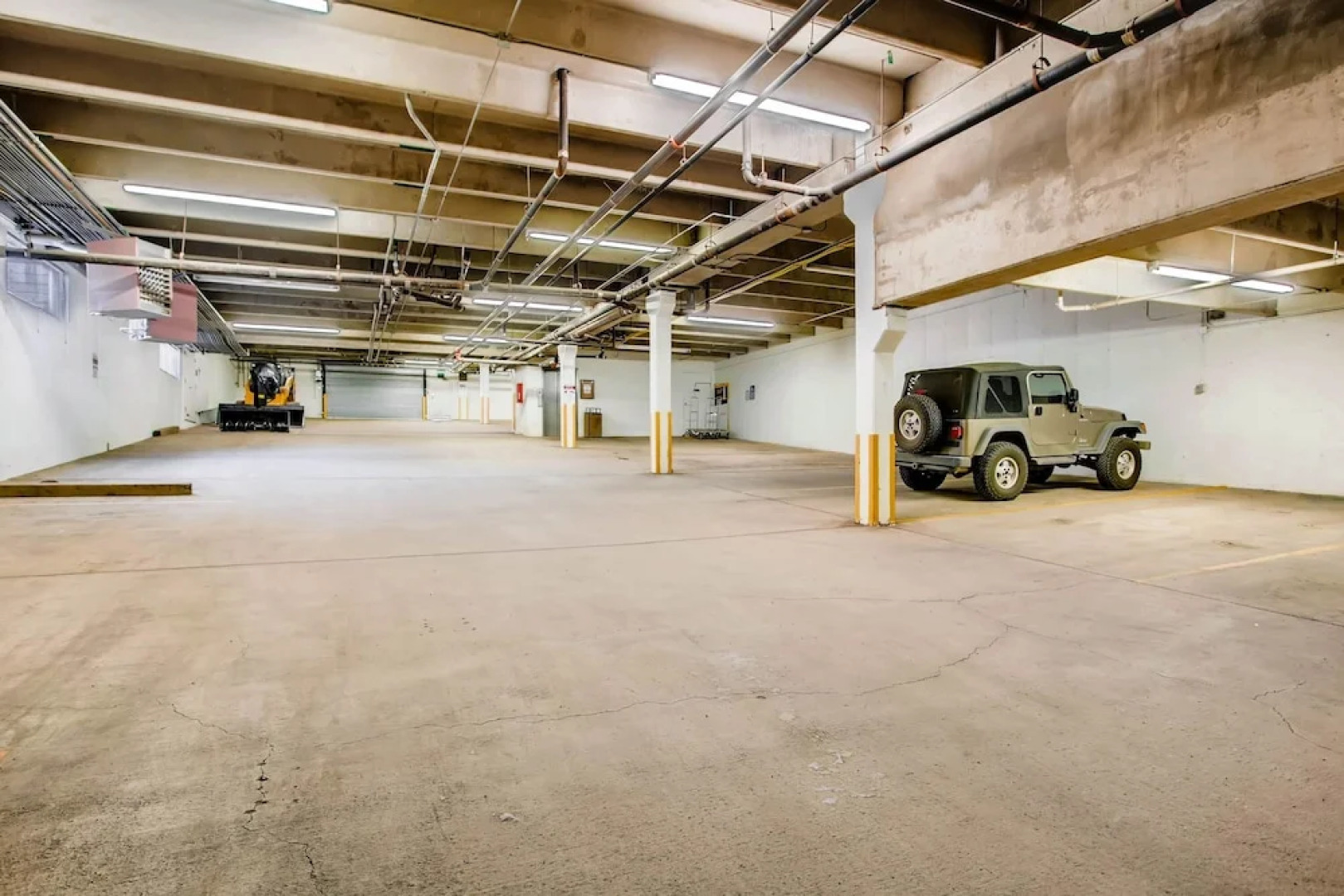 Updated 1 Br - Ski-in/ski-out Access 1 Bedroom Condo - No Cleaning Fee! by RedAwning