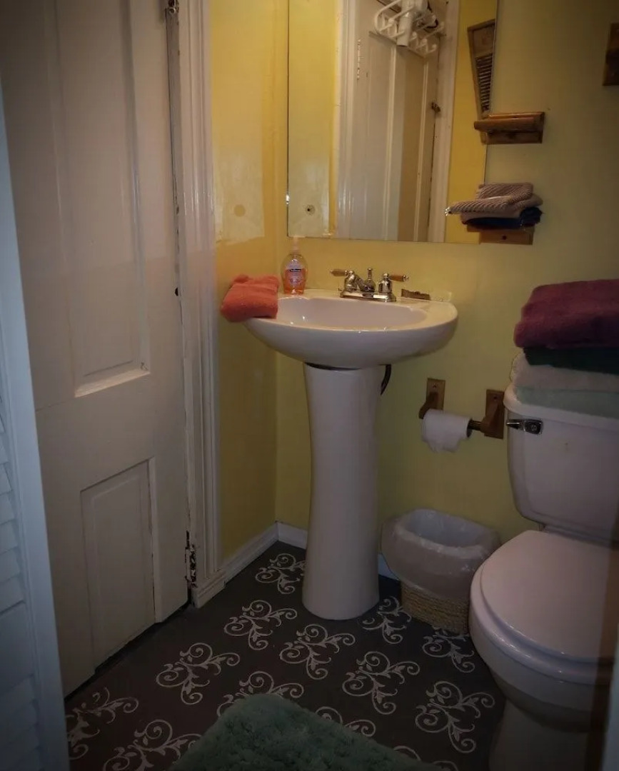 Hatfield McCoy House Inn