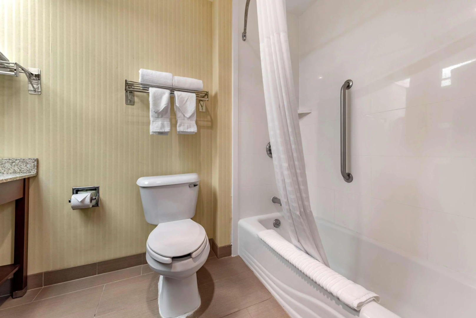 Comfort Inn & Suites Warsaw near US-30