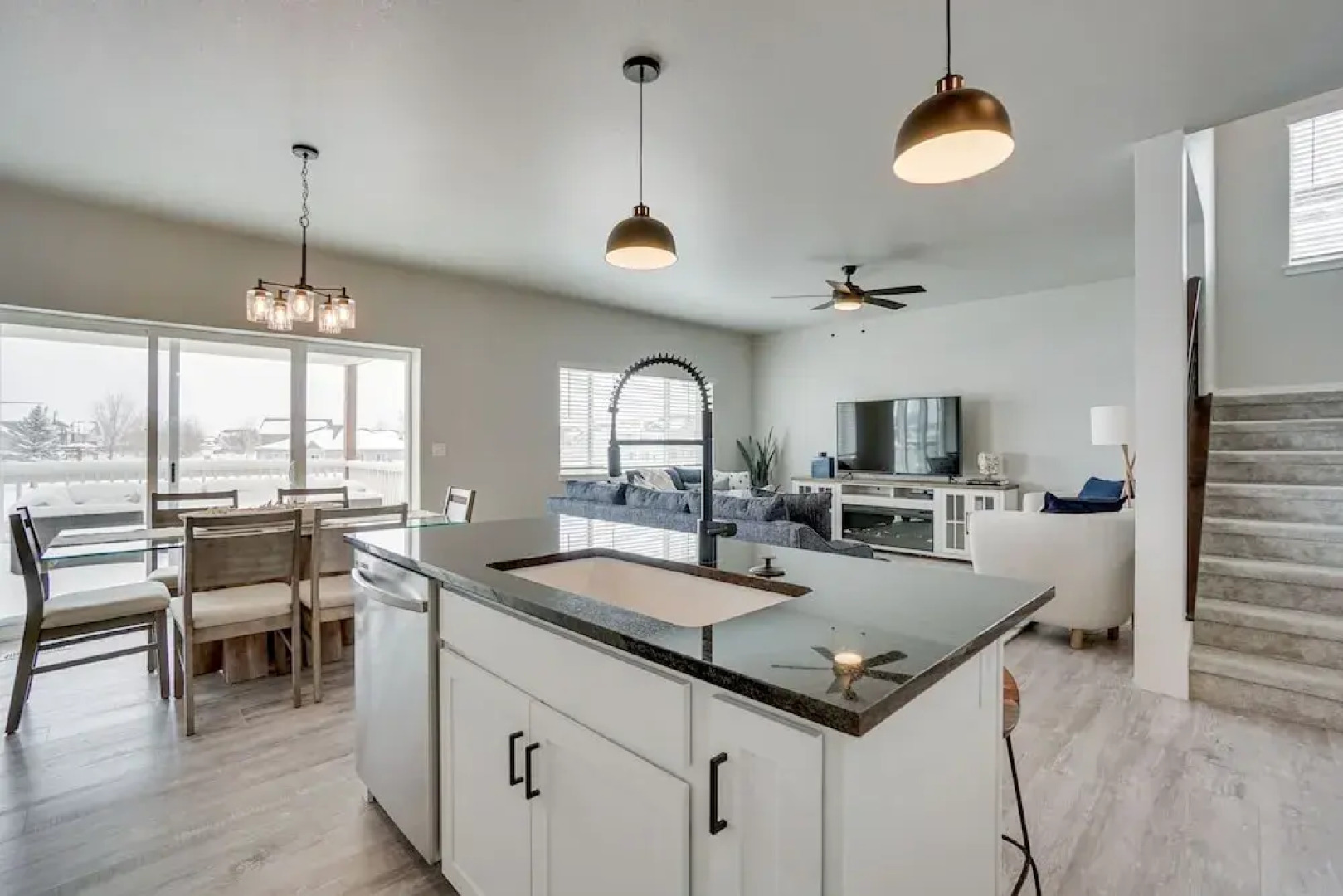 Family-friendly Townhome ~ 2 Mi to Windsor Lake!