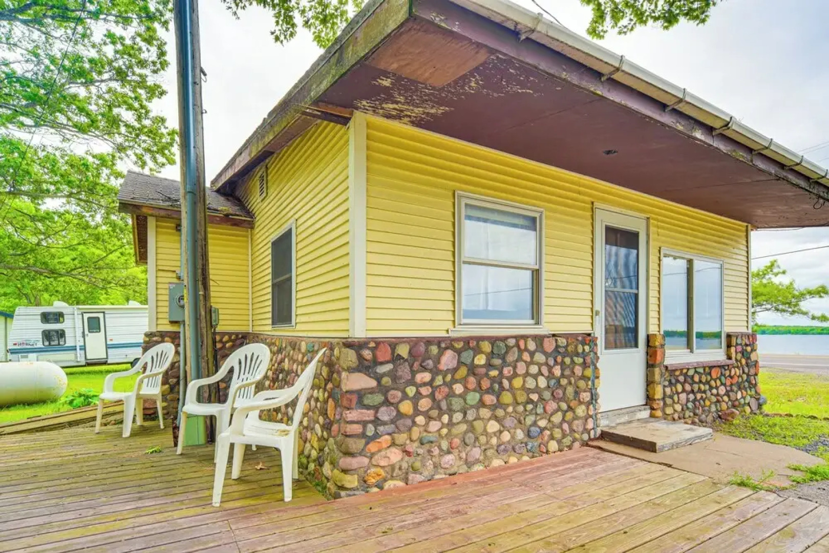 Wisconsin Lakeside Cottage w/ Deck, Views