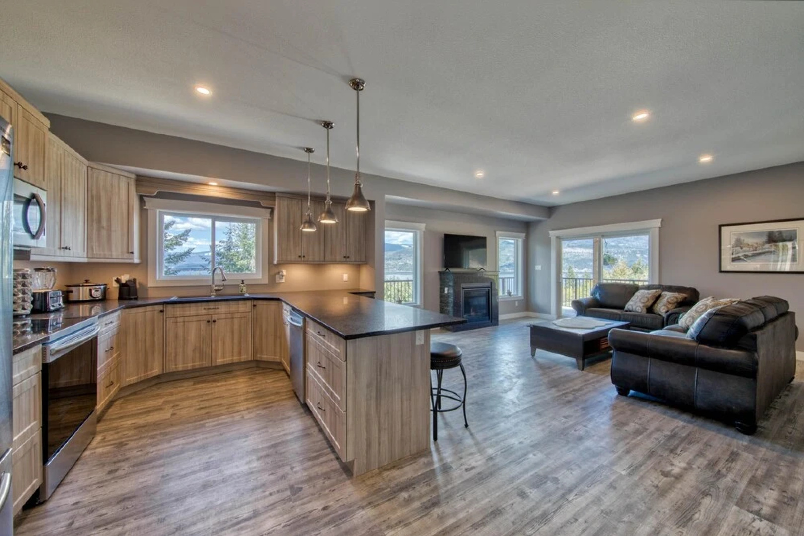 Semi-lakefront Luxury Blind Bay - Spring Specials! 2 Bedroom Cottage by RedAwning