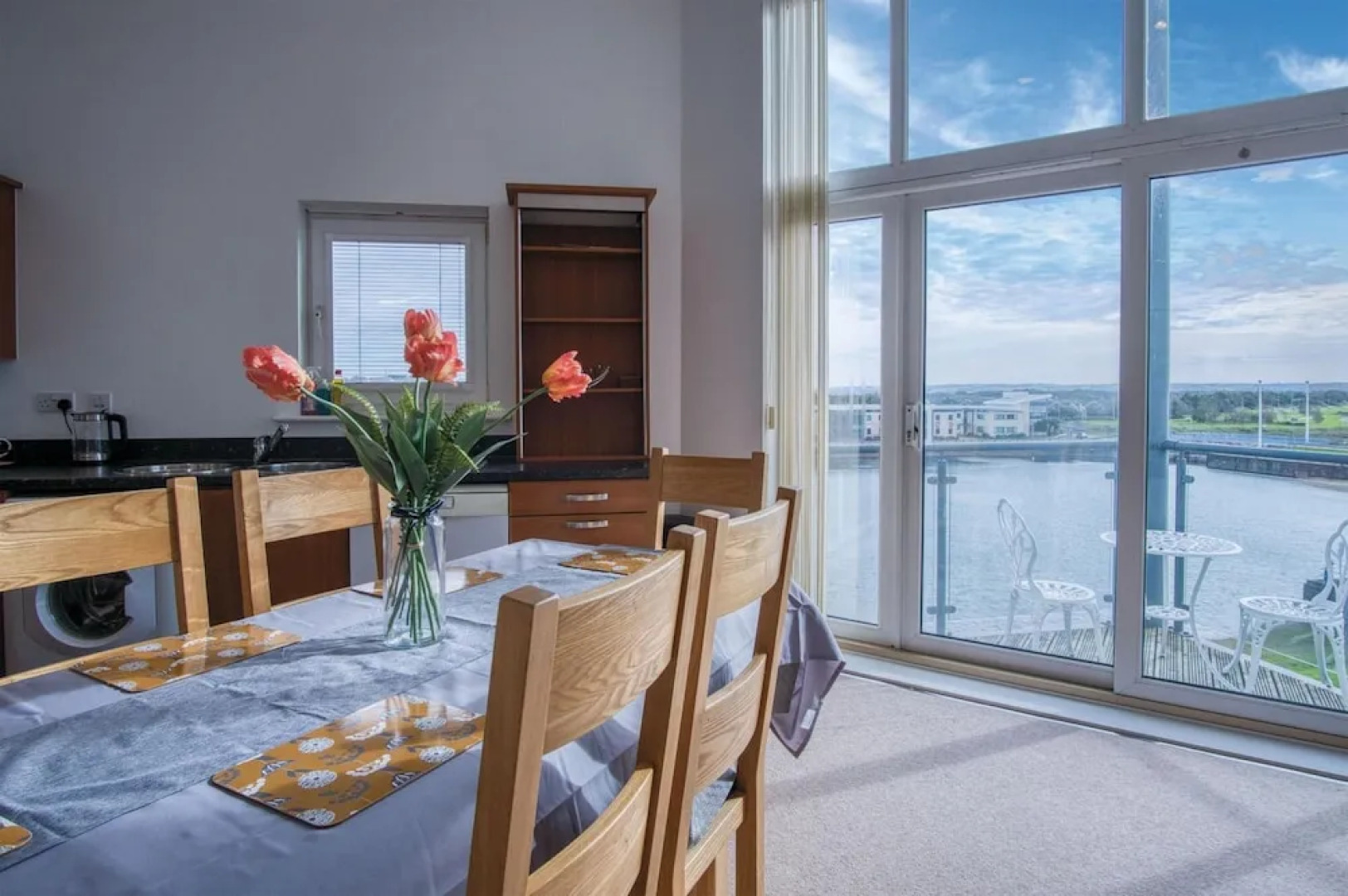 The Penthouse - 3 Bedroom Apartment - Llanelli