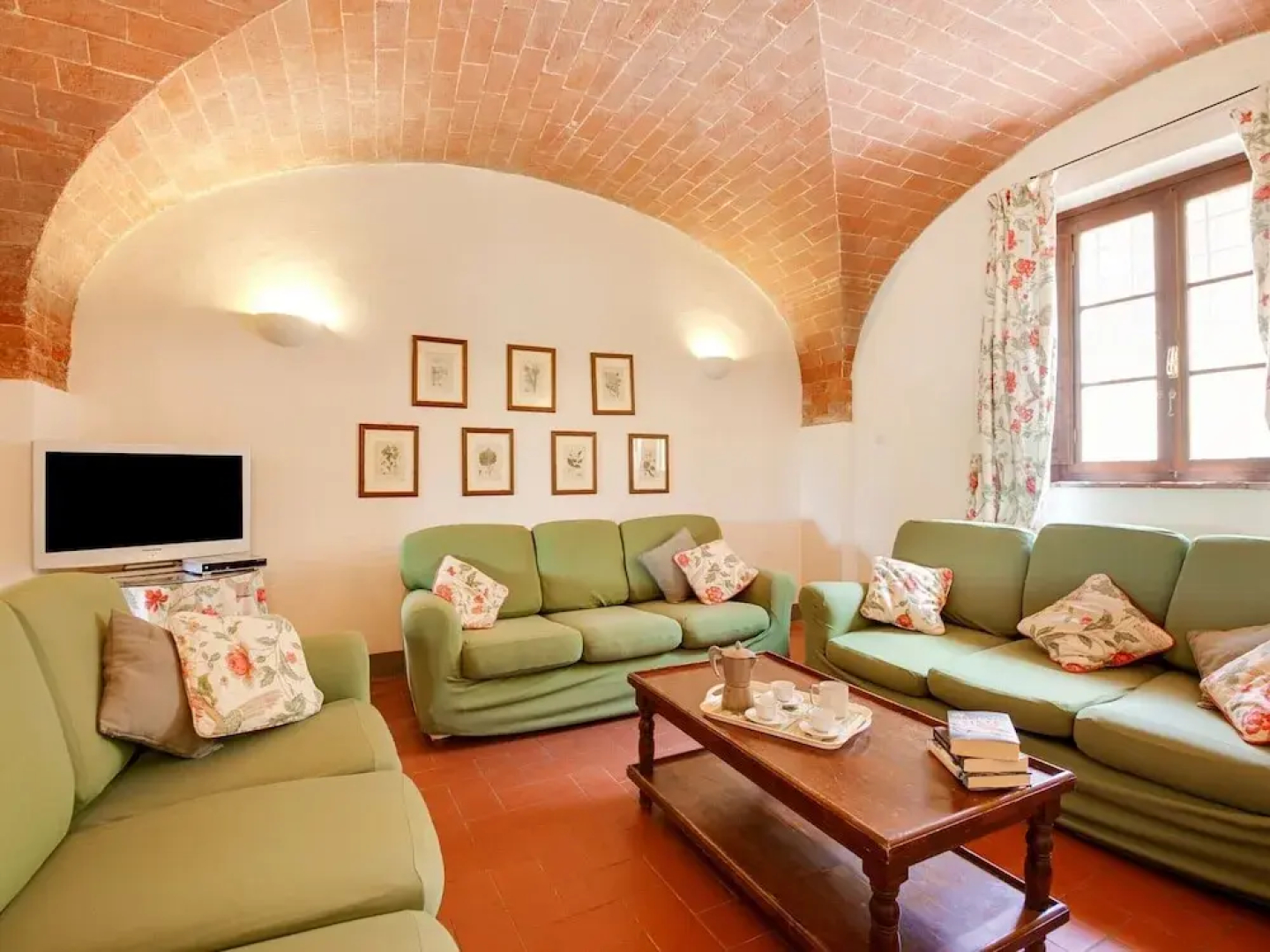 Belvilla by OYO Lavish Farmhouse With Fireplace