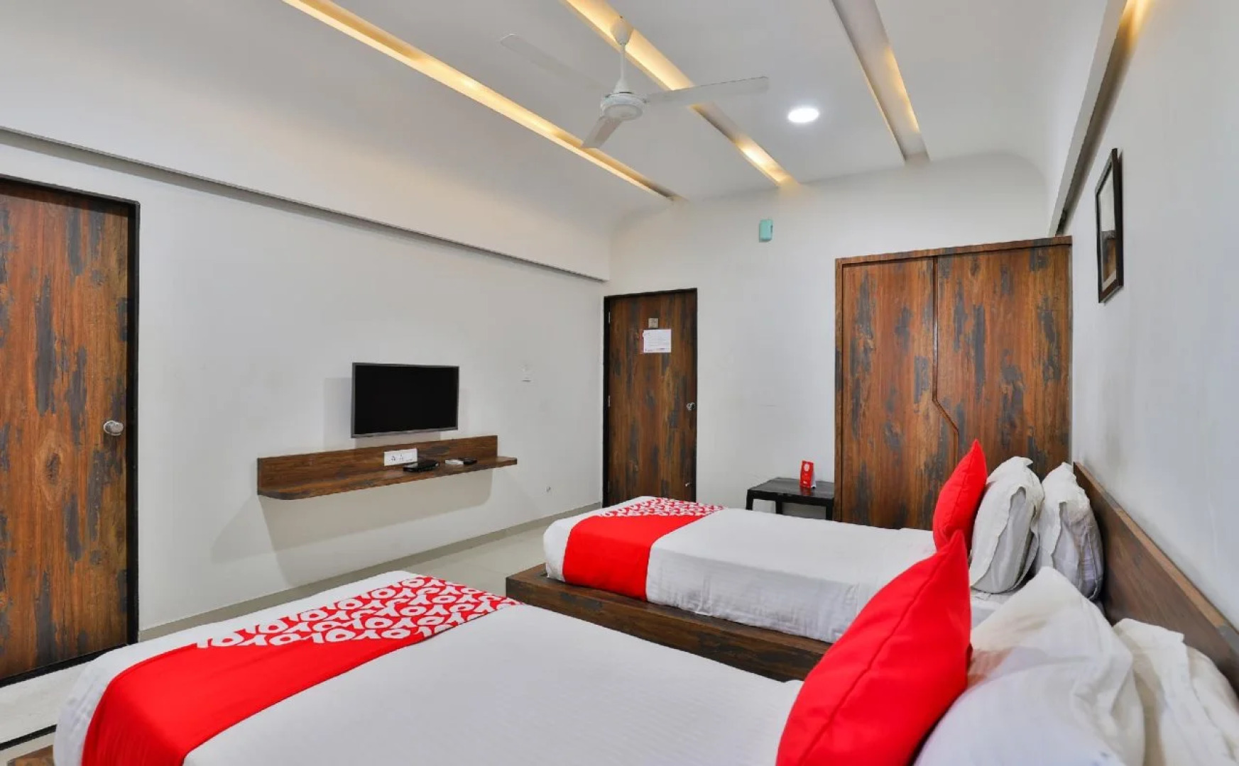 The Grand President By OYO Rooms