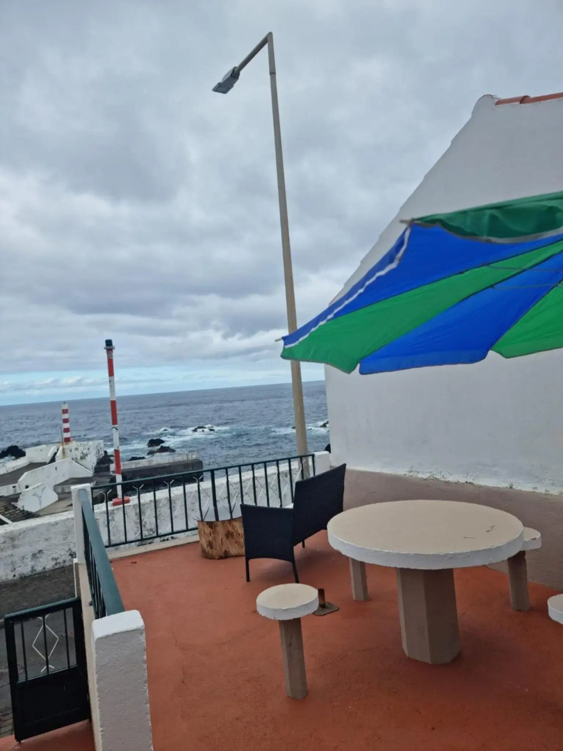 "Apartamentos do Farol" com vista para o mar