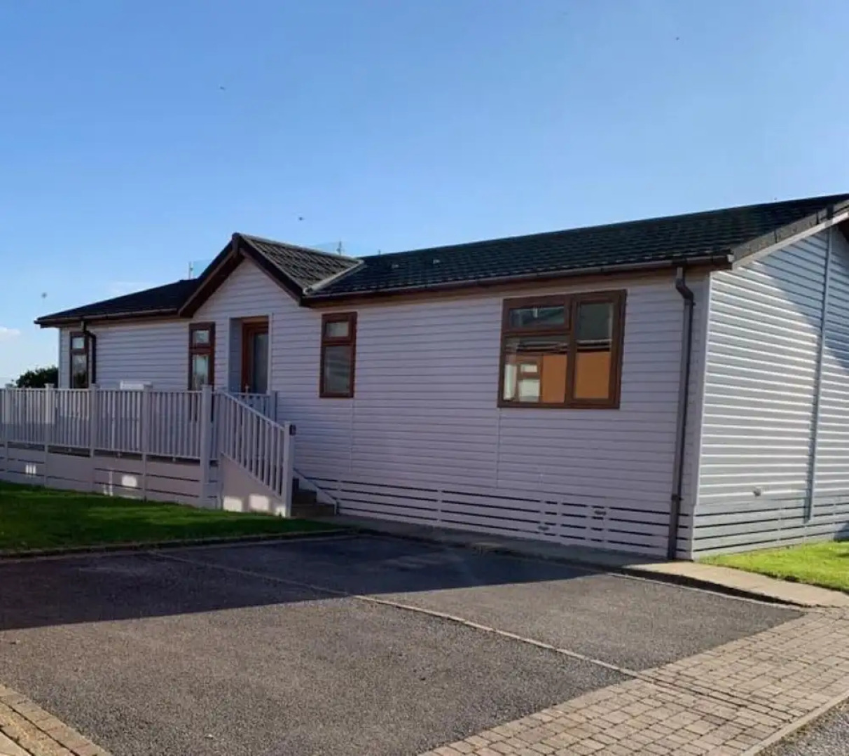 Beautiful 2-bed Lodge With hot tub and Saunain Ely