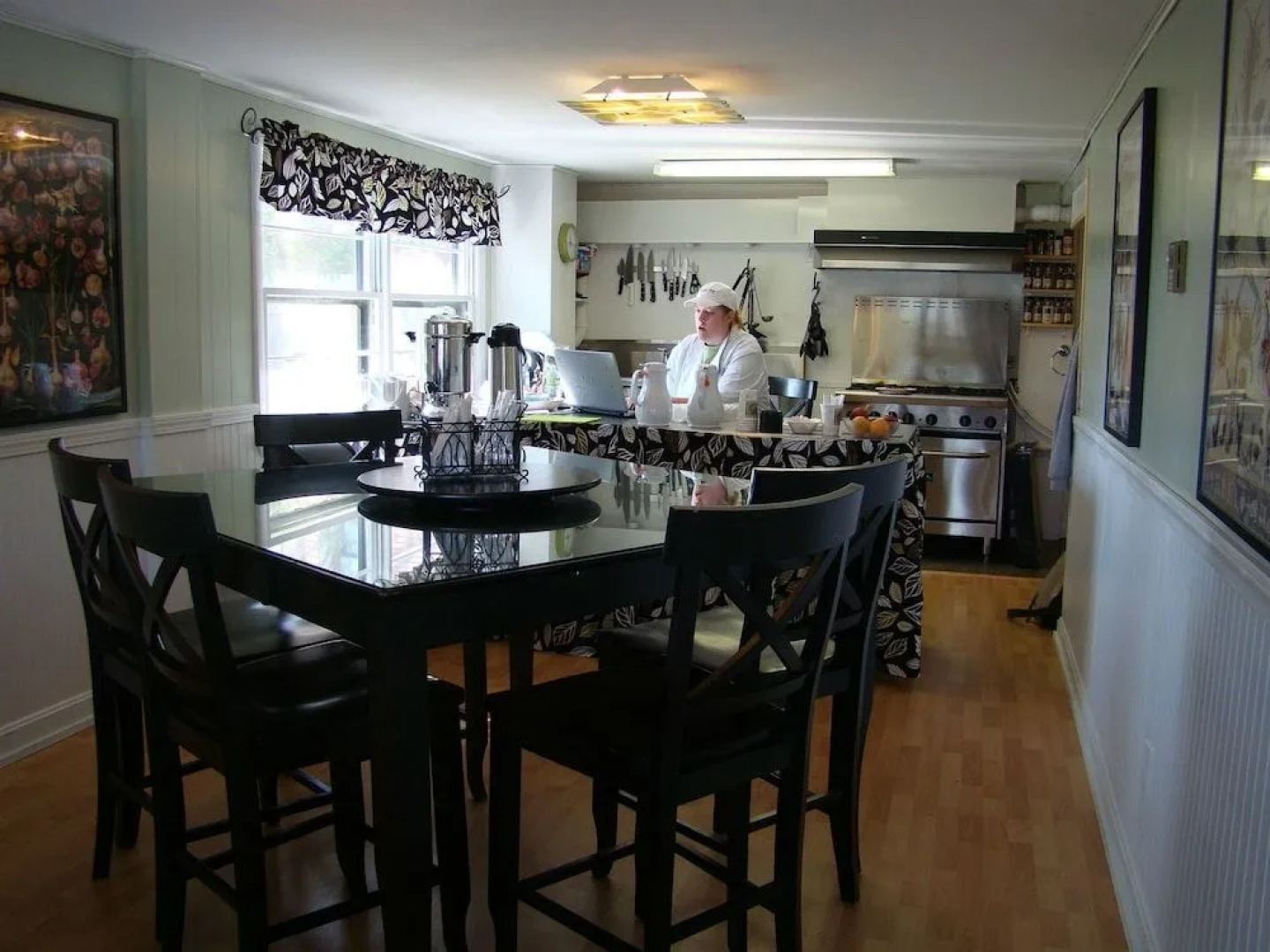 Bay Leaf Cottages & Bistro