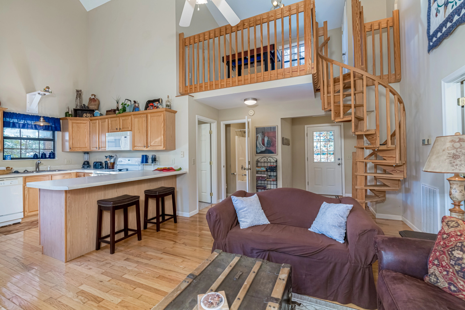 Gatlinburg Getaway Cute Cabin with Mountain Views