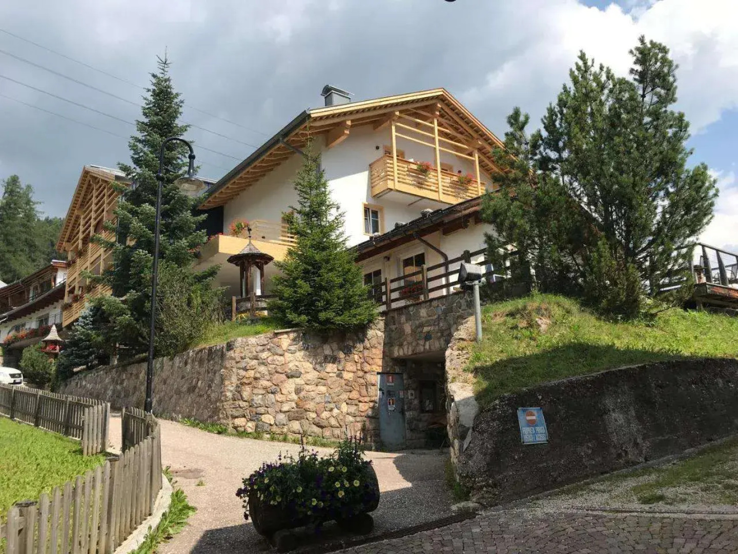 Arnica Mountain Hotel