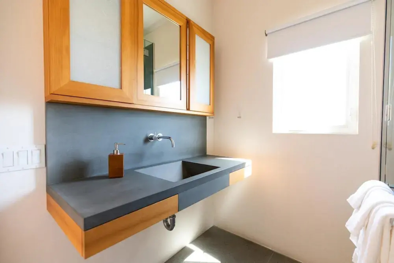 Beachcomber by AvantStay | 1 Block from Beach - Modern Estate w/ Ocean Views