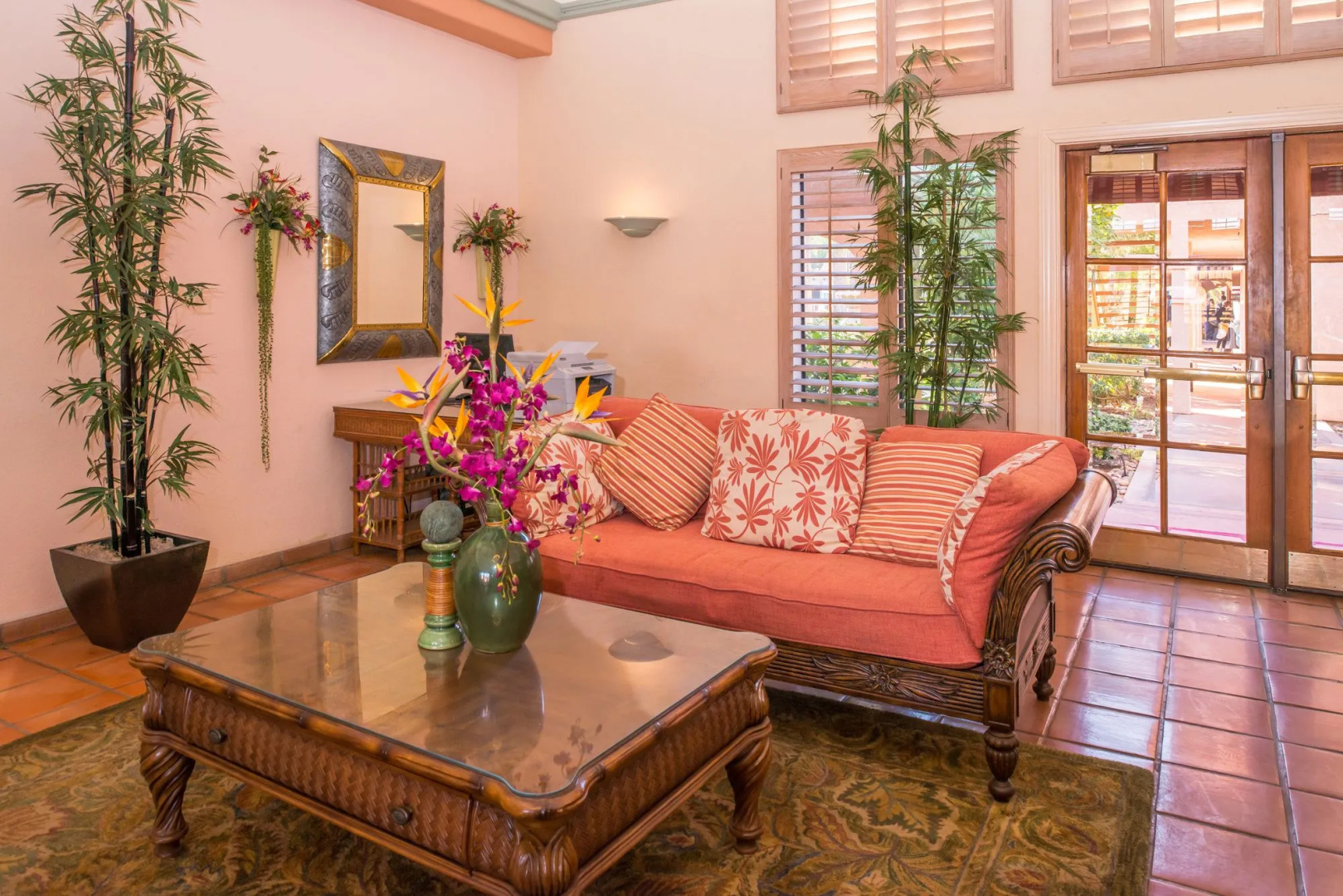 La Fuente Inn & Suites