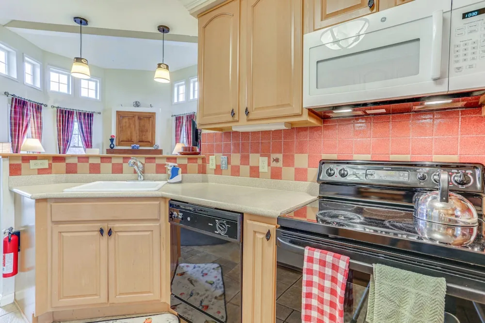 Spacious Condo w/ View < 1 Mi to Mtn Creek Resort!