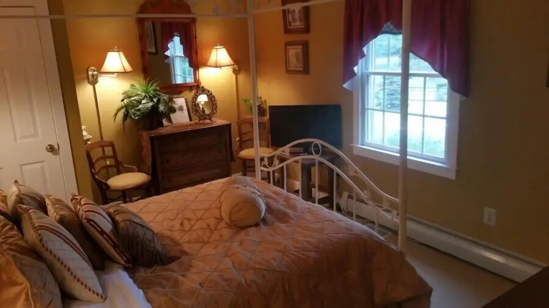 Pineapple Hill Inn Bed & Breakfast