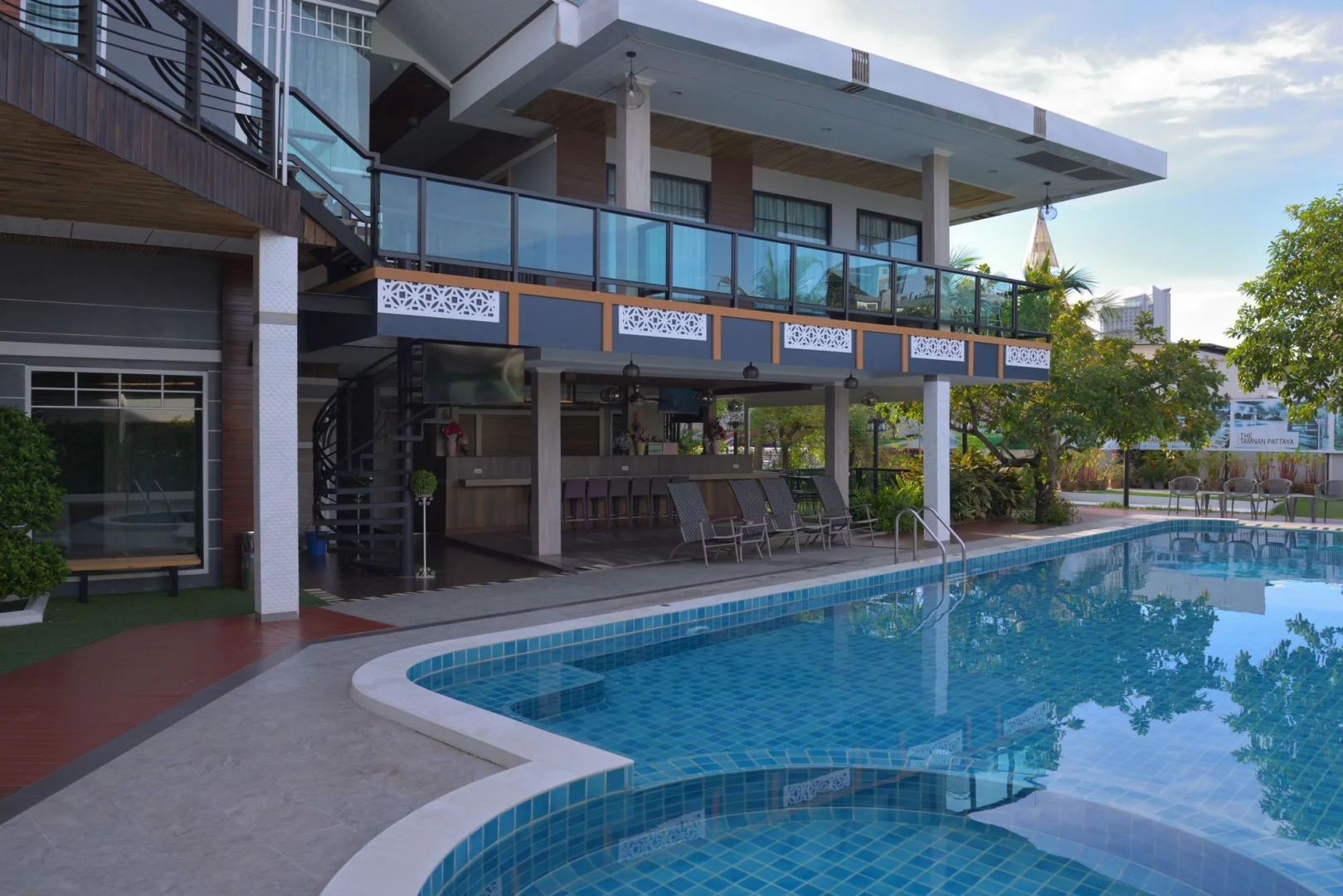 The Tamnan Pattaya Hotel & Resort