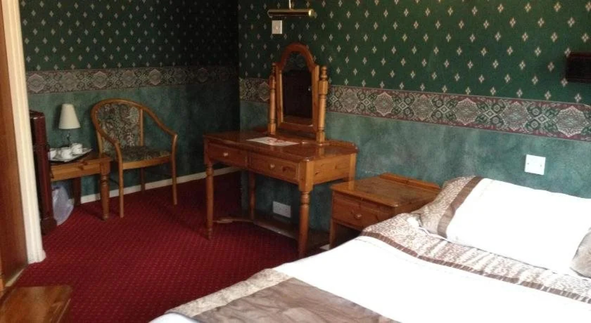 The Royal Victoria & Bull Hotel