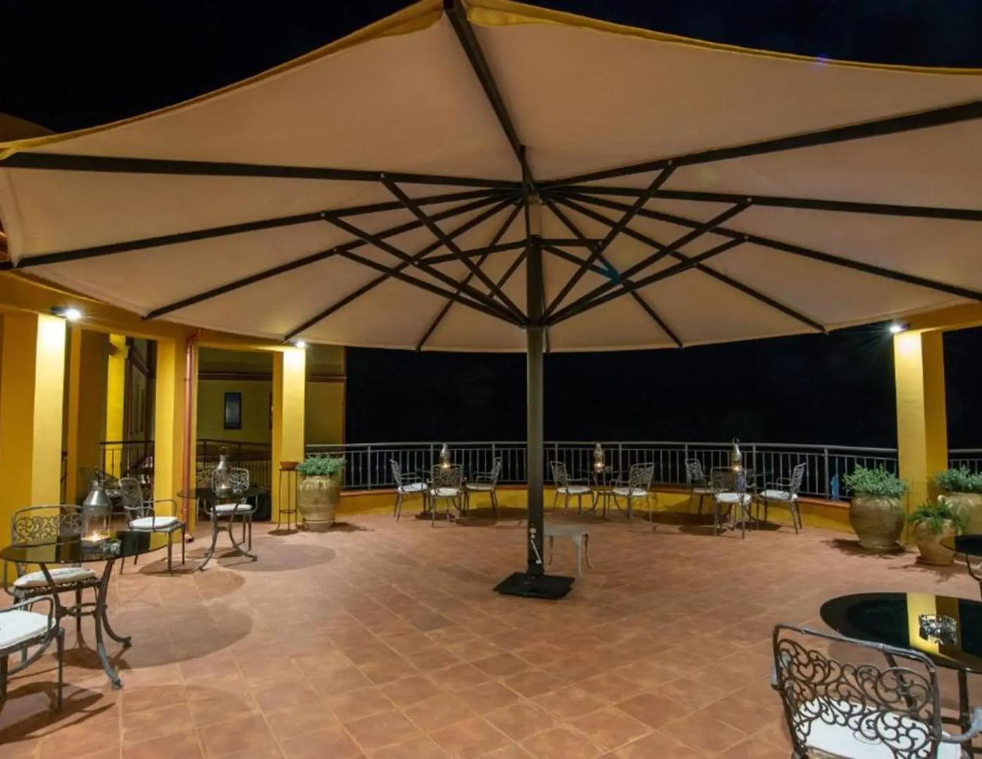 S'ena Hotel