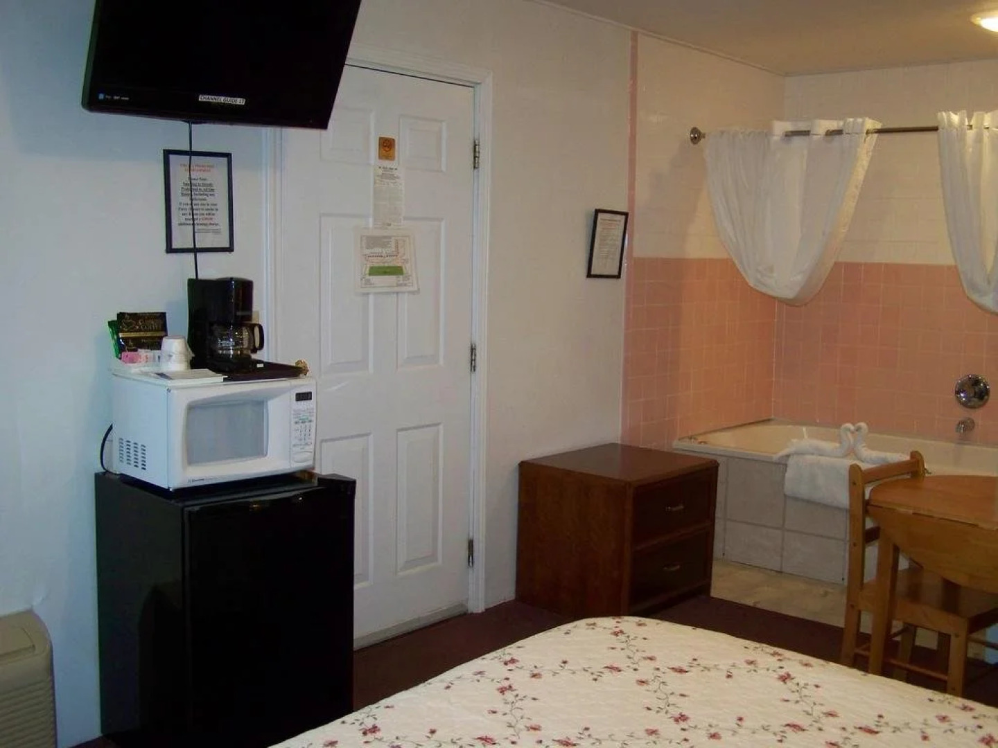 Golden Knight Inn and Suites