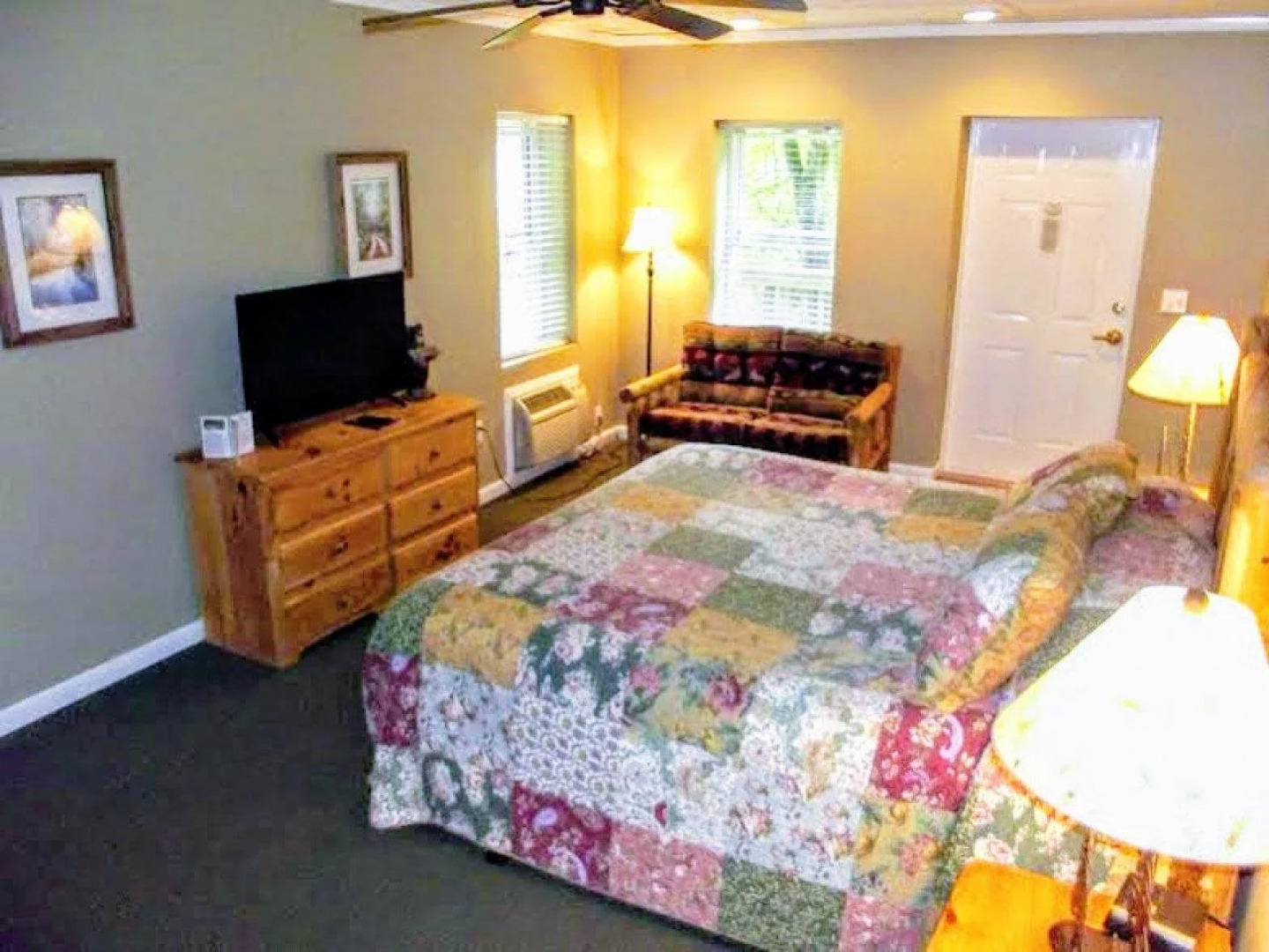 Mitchell's Lodge And Cottages