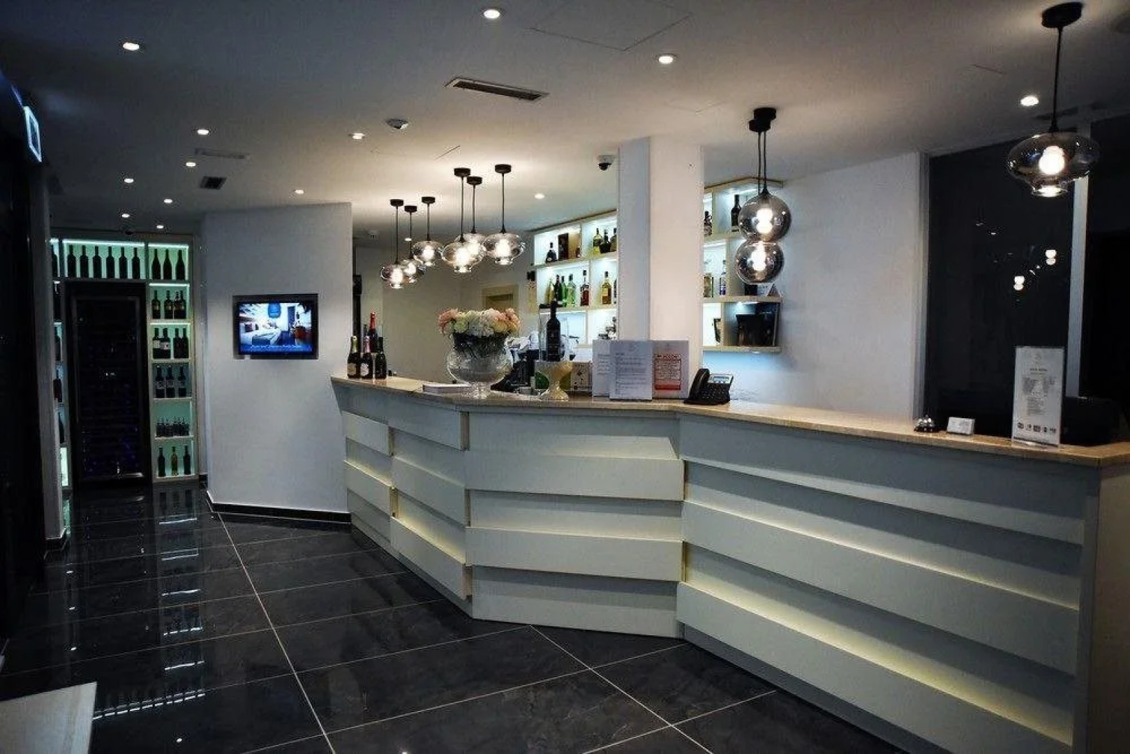 Santiny Hotel & Restaurant