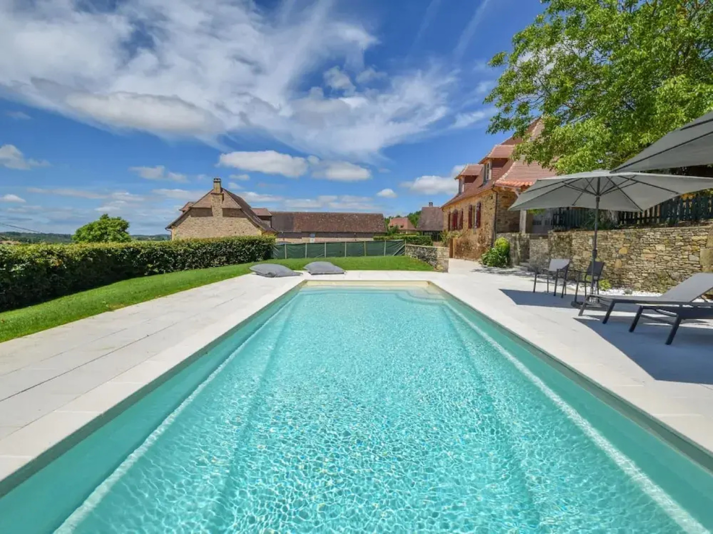 Hilltop Cottage With Pool