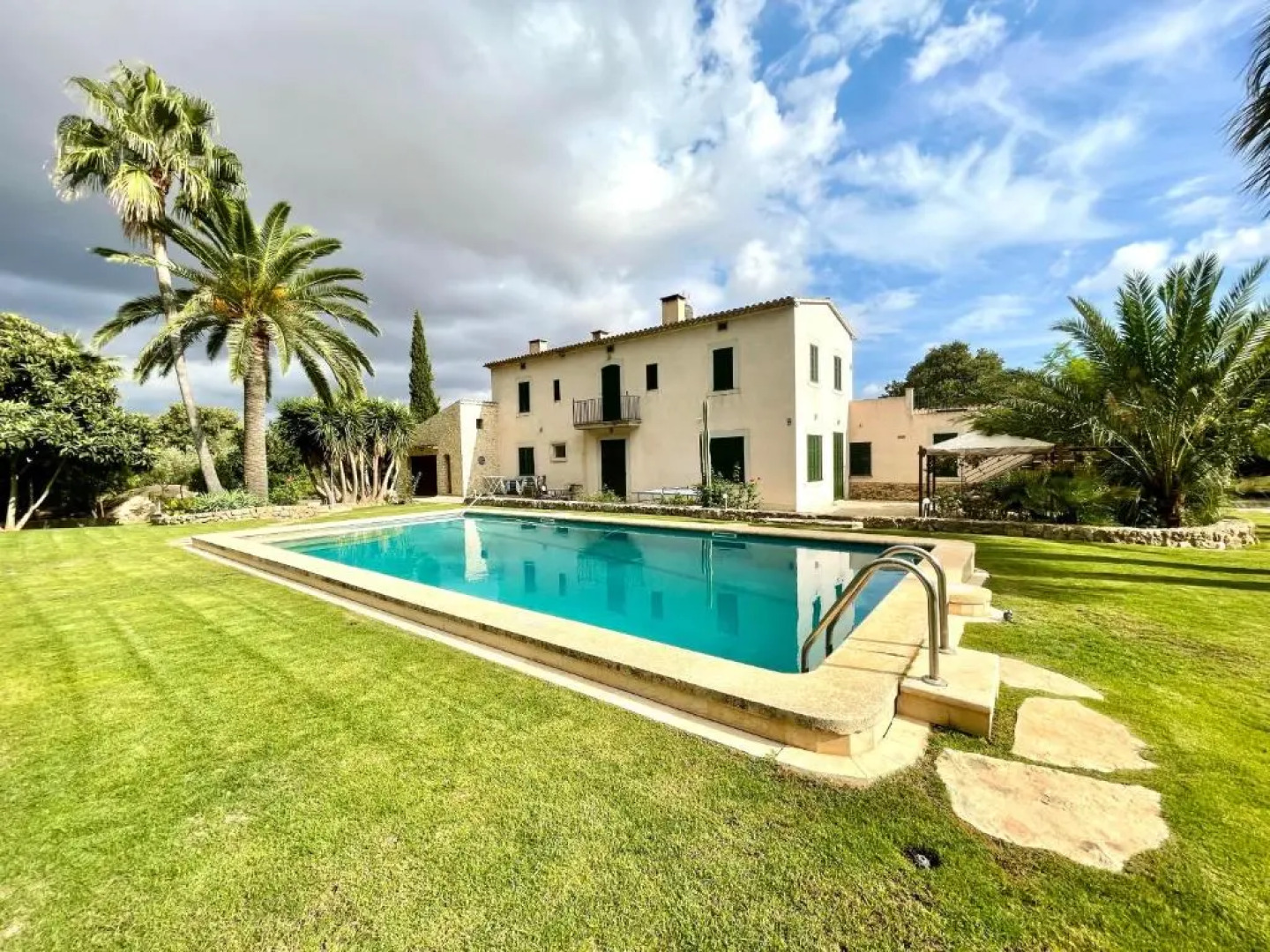 Son Jordi nou, beautiful villa near Alaro big swimming pool, BBQ mountain views 12people