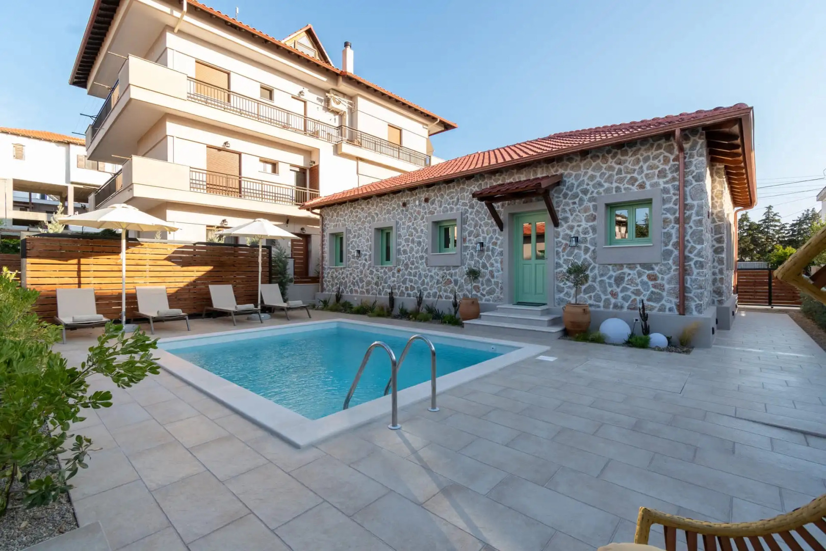 Pnoe Luxury Villa