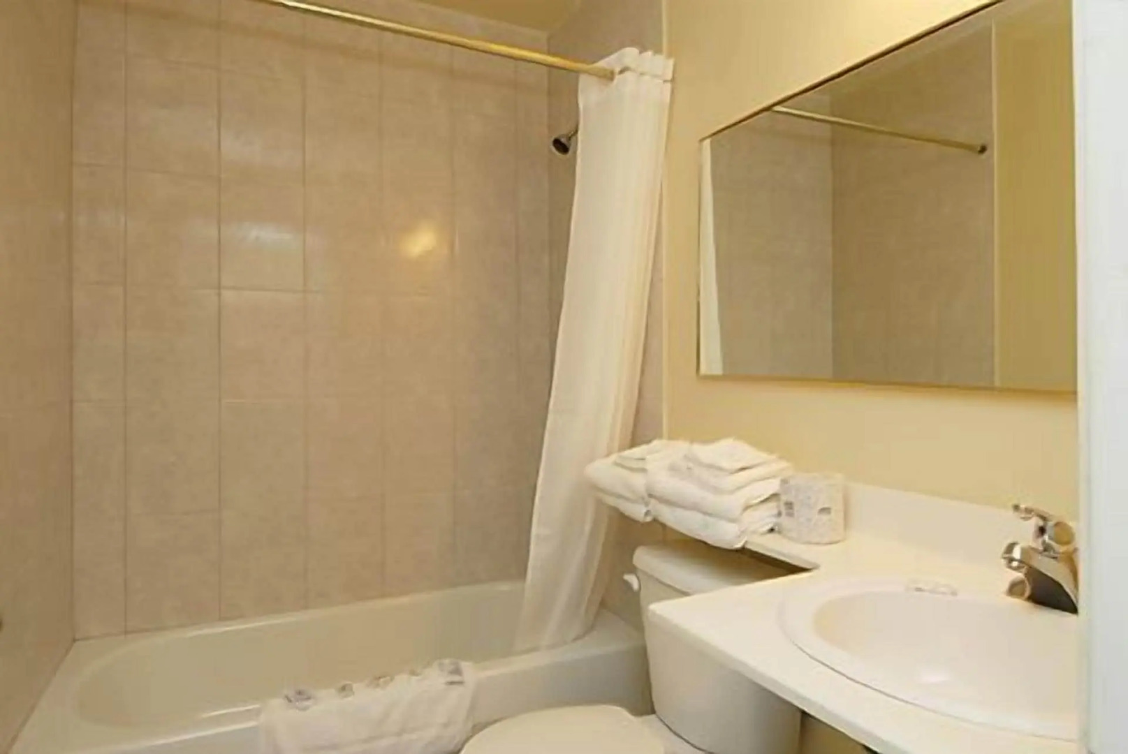 Niagara Lodge & Suites