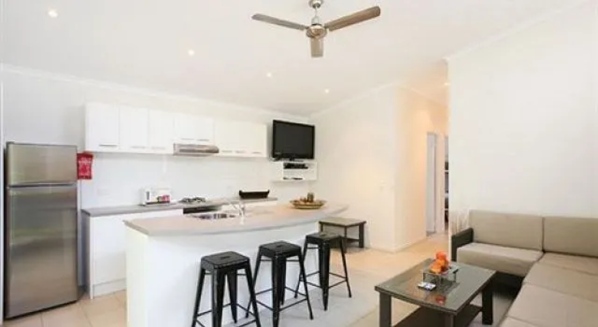 Gateway Lifestyle Lorikeet