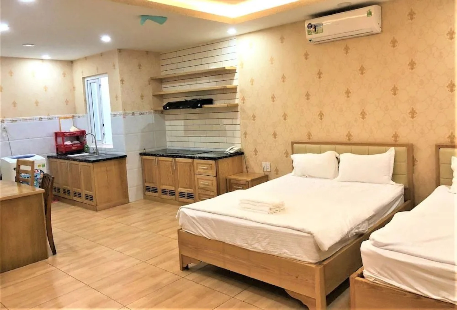 HHen Apartment Hotel