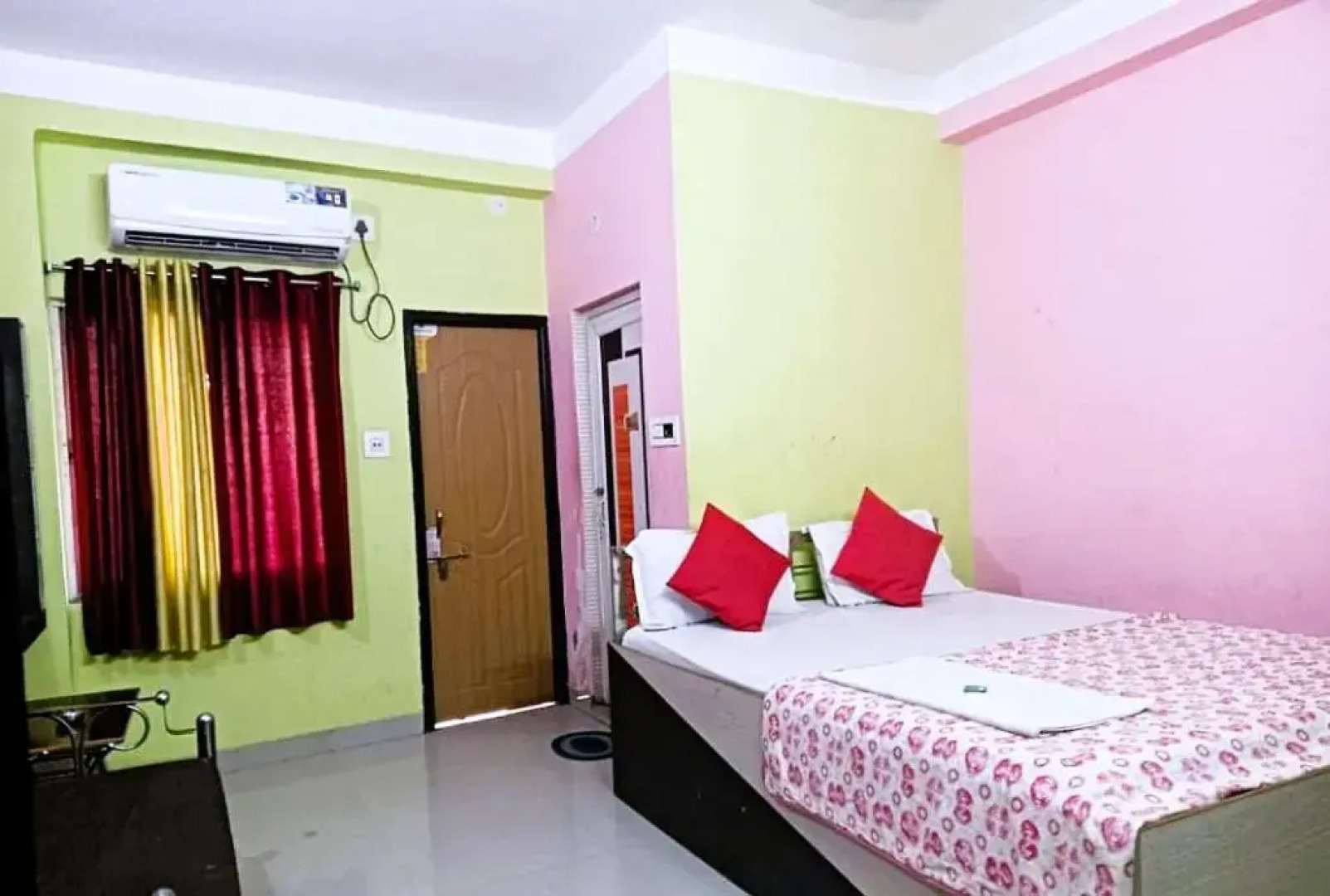 Trinayani Stay - 3 min Walk to Temple