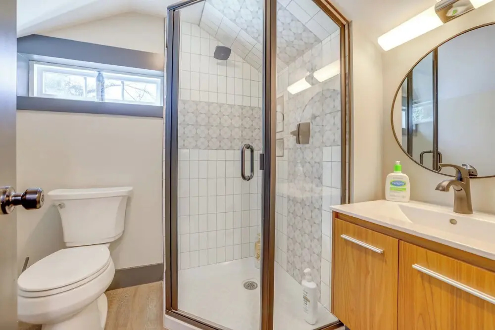 4 Mi to Liberty Bridge: Greenville Getaway w/ Deck