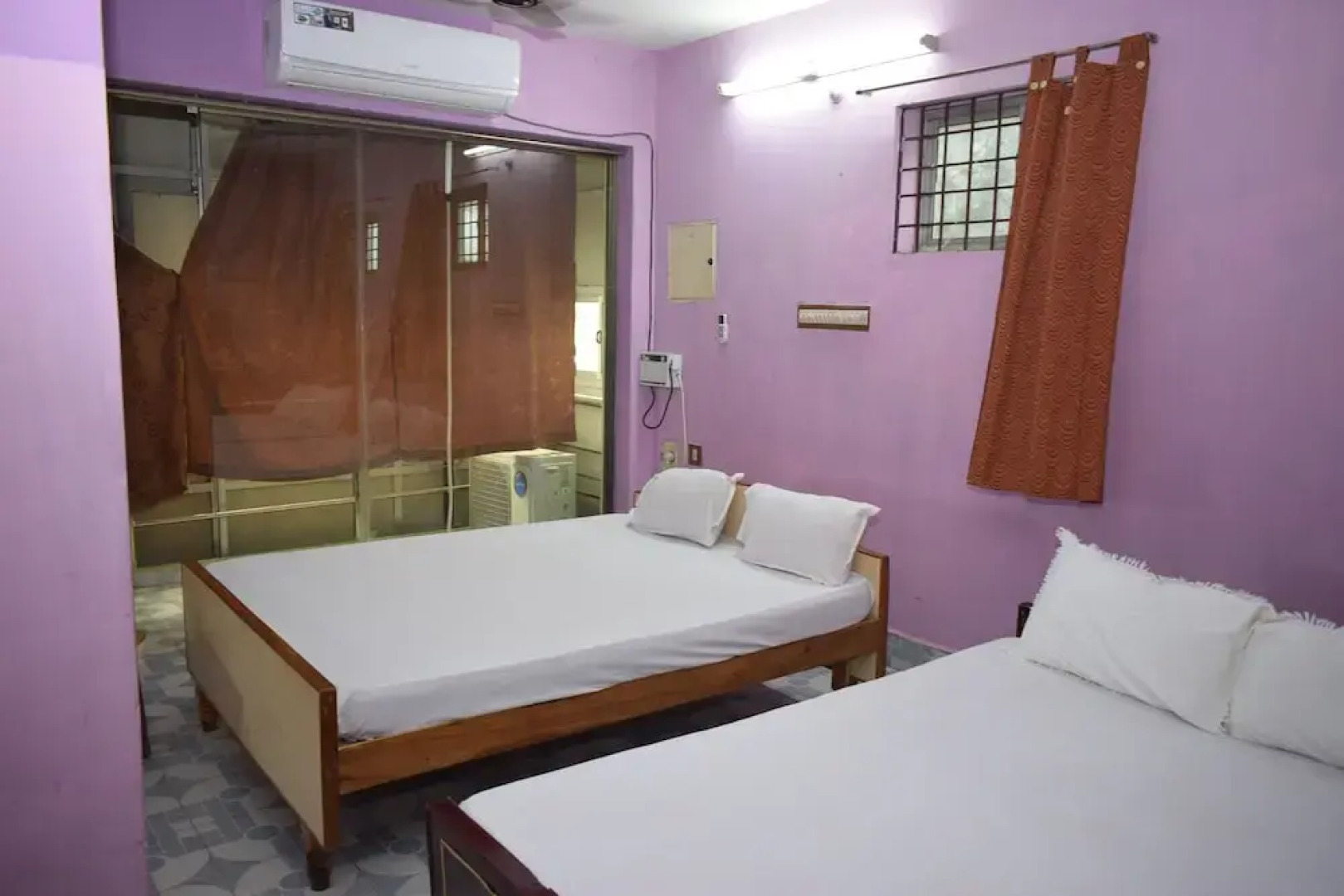 Parisha Residency - Temple Side Hotel