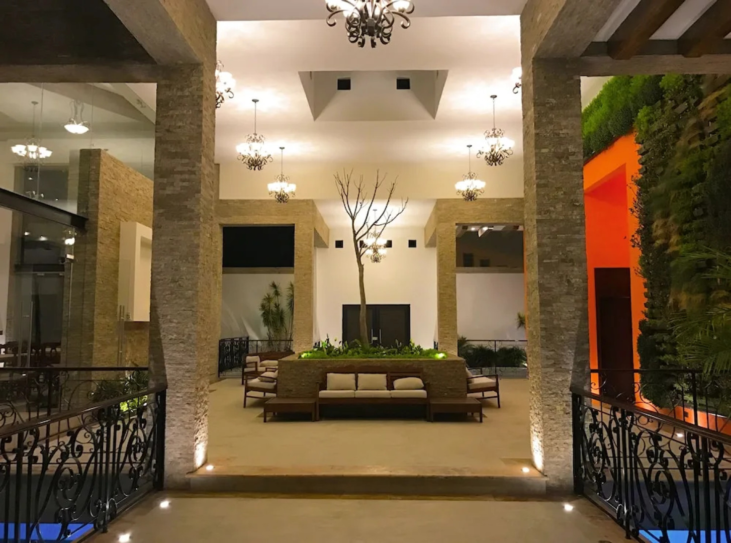 Royal Aqua Luxury Hotel & Spa