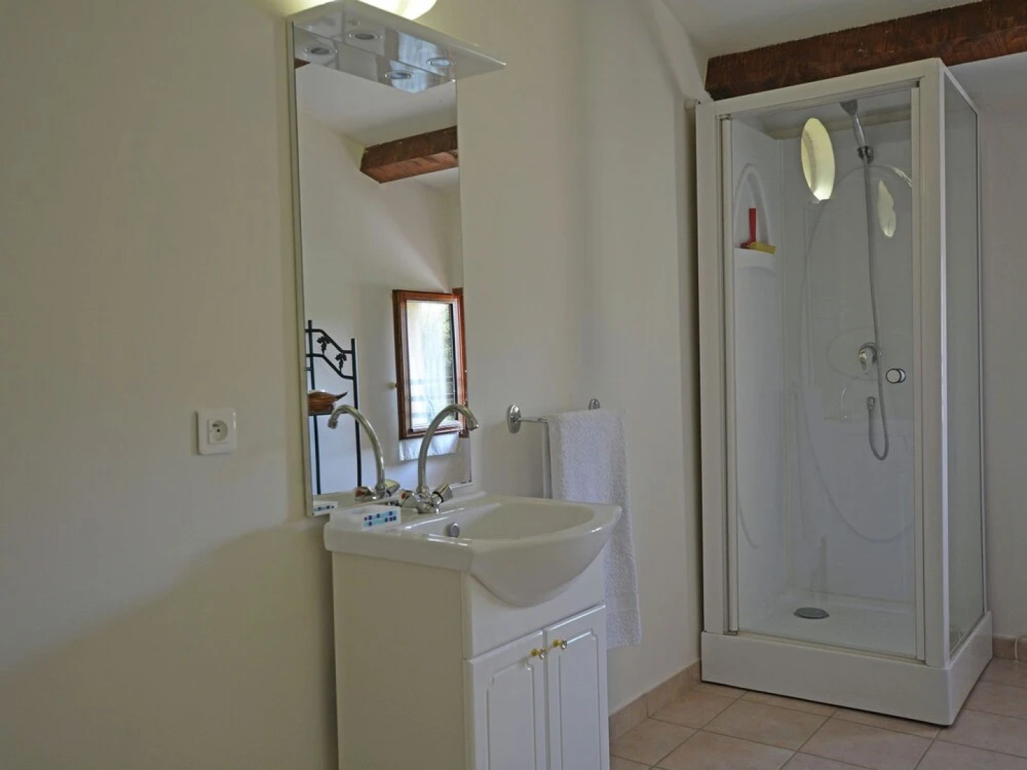 Beautiful Villa in Flaux With Swimming Pool